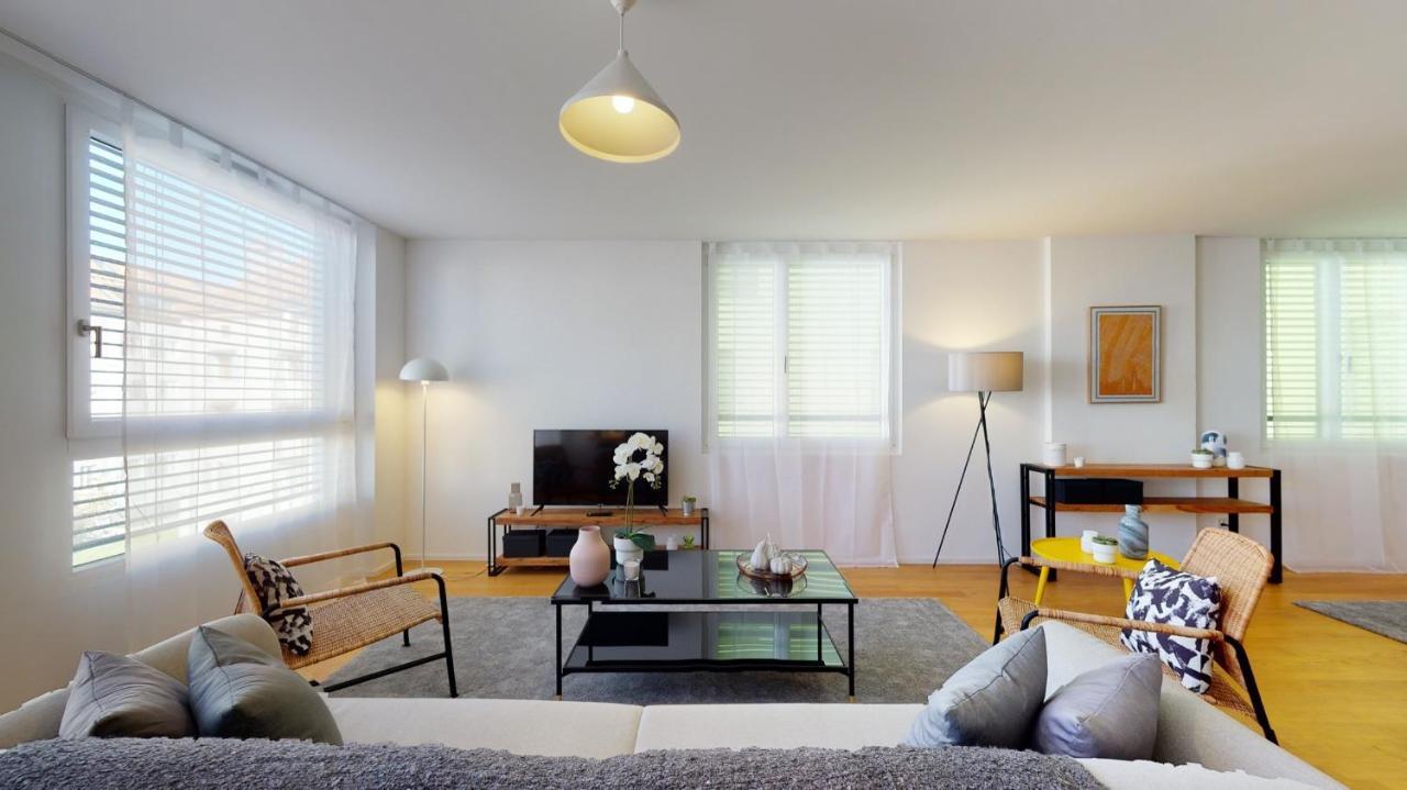 Superbe Modern Apartment In City Center La Chaux De Fonds Luaran gambar